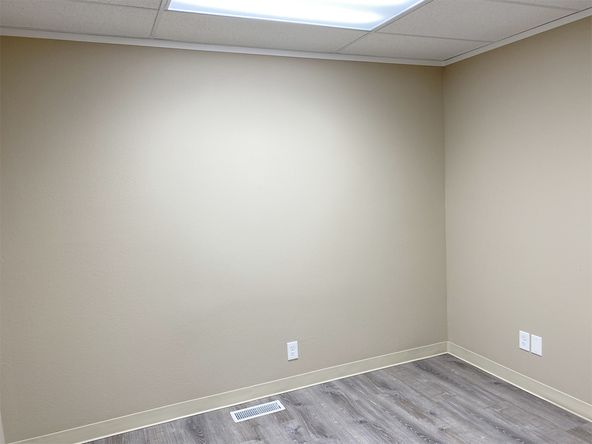 NEWLY REMODELED MEDICAL &/OR OFFICE SPACE: 800 SE 181st Ave, Portland, OR 97233